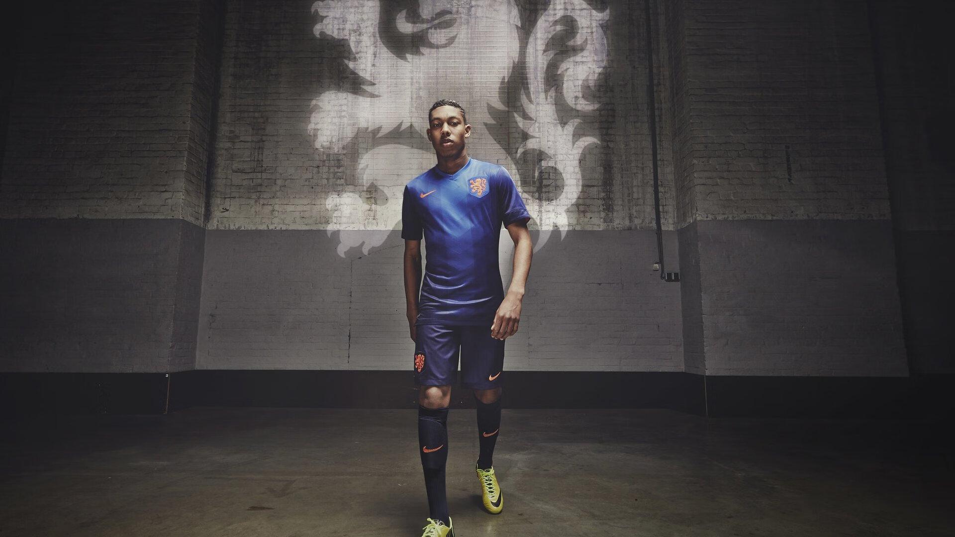 中国蝶泳新星闪耀世锦赛，200米蝶泳破纪录夺冠